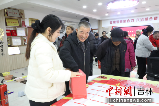 ���񅢼ӻ��(d��ng)�F(xi��n)��(ch��ng)�� ��ʯ��ί������/���D