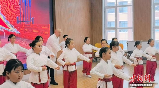 �����݆Tʷ����(qu��n)���ڽoС�W(xu��)�������n����ʯ���� �z